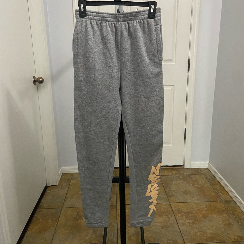 Zoo York boys sweats gray in large. New never worn.